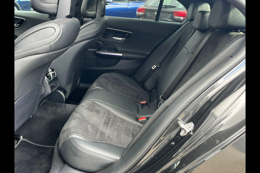 Mercedes-Benz C-Klasse 300 AMG Line VAN: 43.900,- VOOR: 39.877,- UW LENTEVOORDEEL: 4.023,- | MEGA COMPLEET!! | RIJKLAARPIJS incl. 12mnd BOVAG