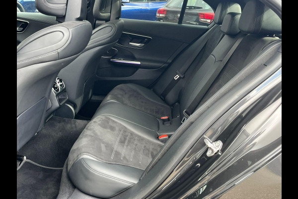 Mercedes-Benz C-Klasse 300 AMG Line VAN: 43.900,- VOOR: 39.877,- UW LENTEVOORDEEL: 4.023,- | MEGA COMPLEET!! | RIJKLAARPIJS incl. 12mnd BOVAG