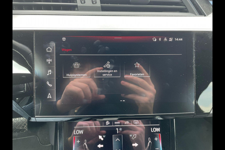Audi e-tron Sportback 55 quattro S edition 95 kWh VAN € 39.900,- VOOR € 36.877,- UW LENTEVOORDEEL  € 3.023,-! | SOH 95% | S LINE BLACKLINE  | B&O AUDIO | ADAPTIVE CRUISE | 360 CAMERA | KEYLESS ENTRY