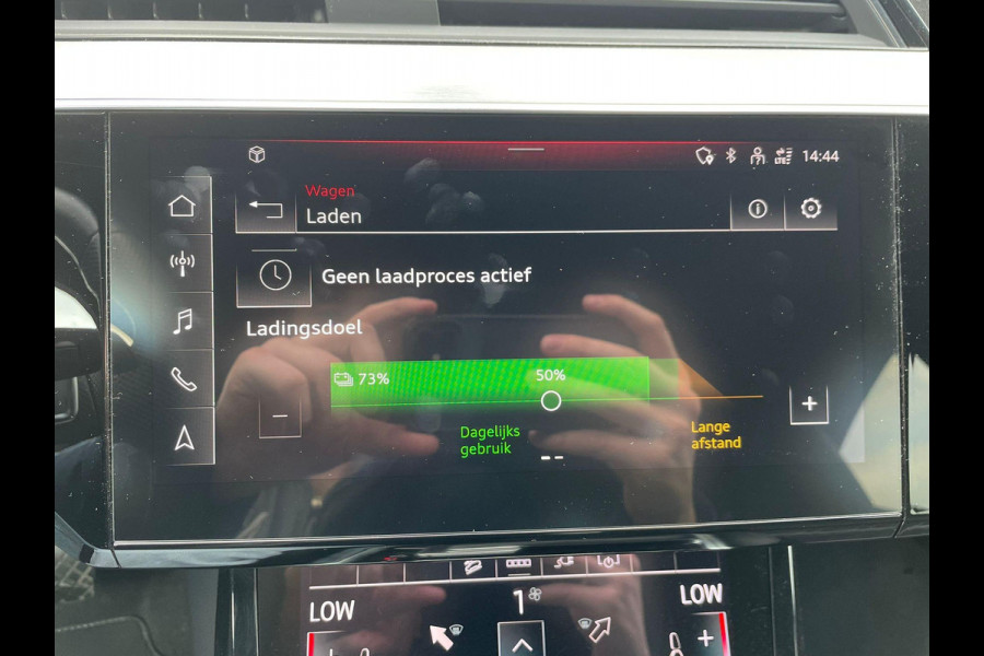 Audi e-tron Sportback 55 quattro S edition 95 kWh VAN € 39.900,- VOOR € 36.877,- UW LENTEVOORDEEL  € 3.023,-! | SOH 95% | S LINE BLACKLINE  | B&O AUDIO | ADAPTIVE CRUISE | 360 CAMERA | KEYLESS ENTRY