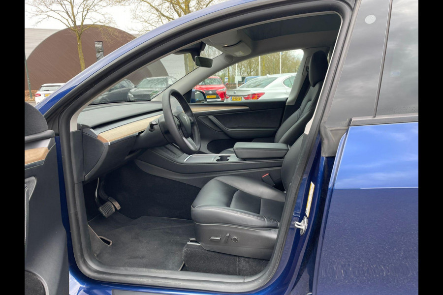Tesla Model Y Long Range AWD 75 kWh VAN: 34.900,- VOOR: 32.877,- UW LENTEVOORDEEL: 3.023,- | RIJKLAARPRIJS INCL. 12MND BOVAG | TREKHAAK | SOH 95% |