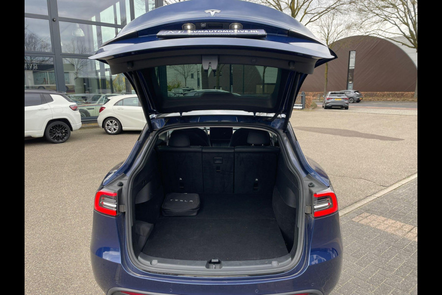 Tesla Model Y Long Range AWD 75 kWh VAN: 34.900,- VOOR: 32.877,- UW LENTEVOORDEEL: 3.023,- | RIJKLAARPRIJS INCL. 12MND BOVAG | TREKHAAK | SOH 95% |