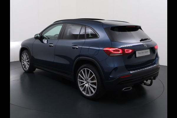 Mercedes-Benz GLA 250e AMG // Trekhaak // Distronic // Headup Display // Memory // 360 Camera // Panoramadak // Leder // 20" LM // Sfeerverlichtin