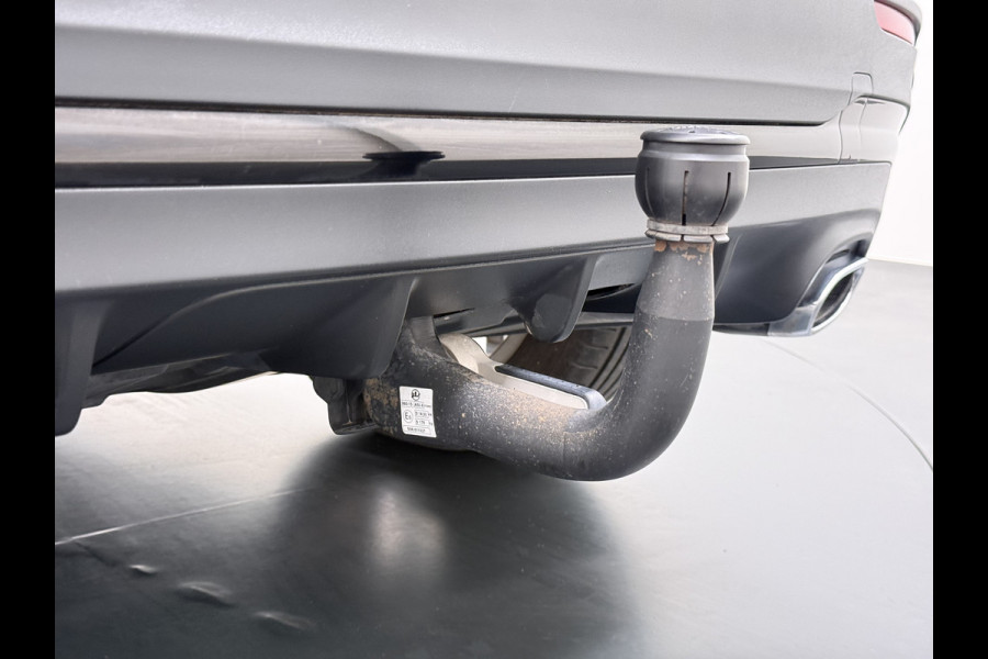 Mercedes-Benz GLA 250e AMG // Trekhaak // Distronic // Headup Display // Memory // 360 Camera // Panoramadak // Leder // 20" LM // Sfeerverlichtin