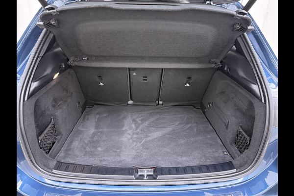 Mercedes-Benz GLA 250e AMG // Trekhaak // Distronic // Headup Display // Memory // 360 Camera // Panoramadak // Leder // 20" LM // Sfeerverlichtin