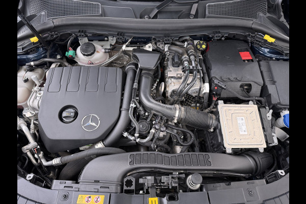 Mercedes-Benz GLA 250e AMG // Trekhaak // Distronic // Headup Display // Memory // 360 Camera // Panoramadak // Leder // 20" LM // Sfeerverlichtin