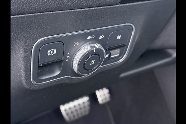 Mercedes-Benz GLA 250e AMG // Trekhaak // Distronic // Headup Display // Memory // 360 Camera // Panoramadak // Leder // 20" LM // Sfeerverlichtin