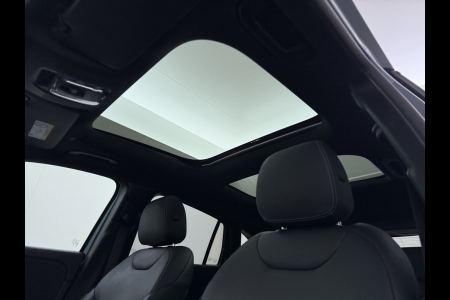 Mercedes-Benz GLA 250e AMG // Trekhaak // Distronic // Headup Display // Memory // 360 Camera // Panoramadak // Leder // 20" LM // Sfeerverlichtin