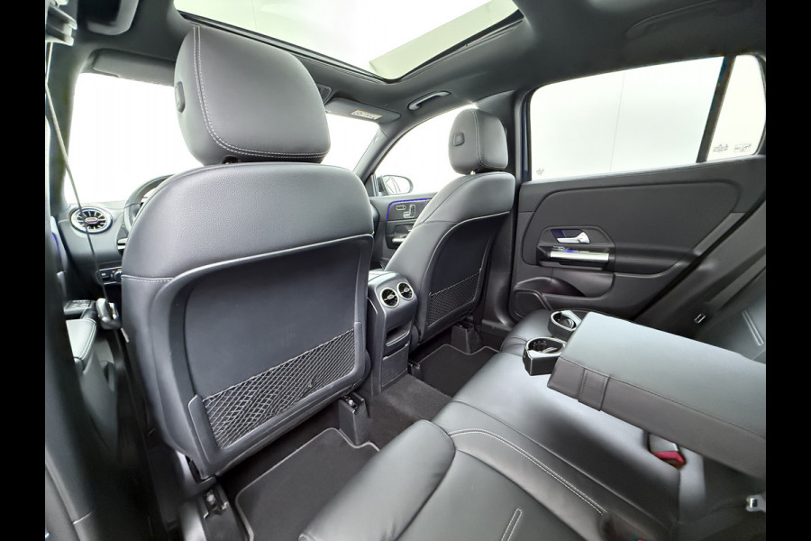 Mercedes-Benz GLA 250e AMG // Trekhaak // Distronic // Headup Display // Memory // 360 Camera // Panoramadak // Leder // 20" LM // Sfeerverlichtin