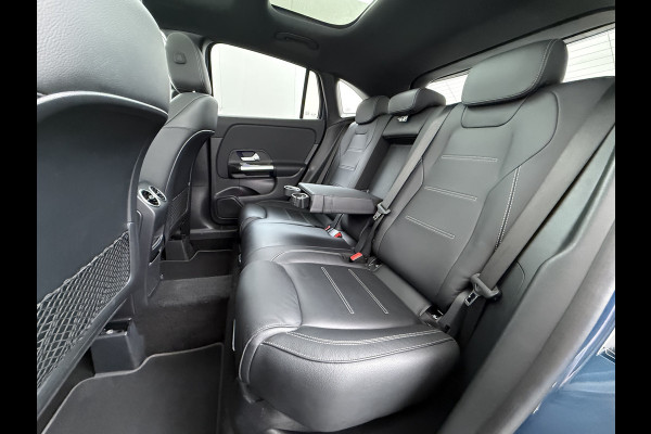 Mercedes-Benz GLA 250e AMG // Trekhaak // Distronic // Headup Display // Memory // 360 Camera // Panoramadak // Leder // 20" LM // Sfeerverlichtin