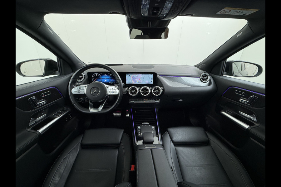 Mercedes-Benz GLA 250e AMG // Trekhaak // Distronic // Headup Display // Memory // 360 Camera // Panoramadak // Leder // 20" LM // Sfeerverlichtin