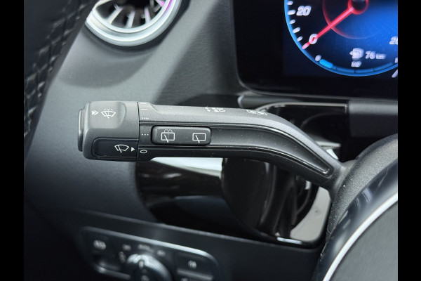 Mercedes-Benz GLA 250e AMG // Trekhaak // Distronic // Headup Display // Memory // 360 Camera // Panoramadak // Leder // 20" LM // Sfeerverlichtin