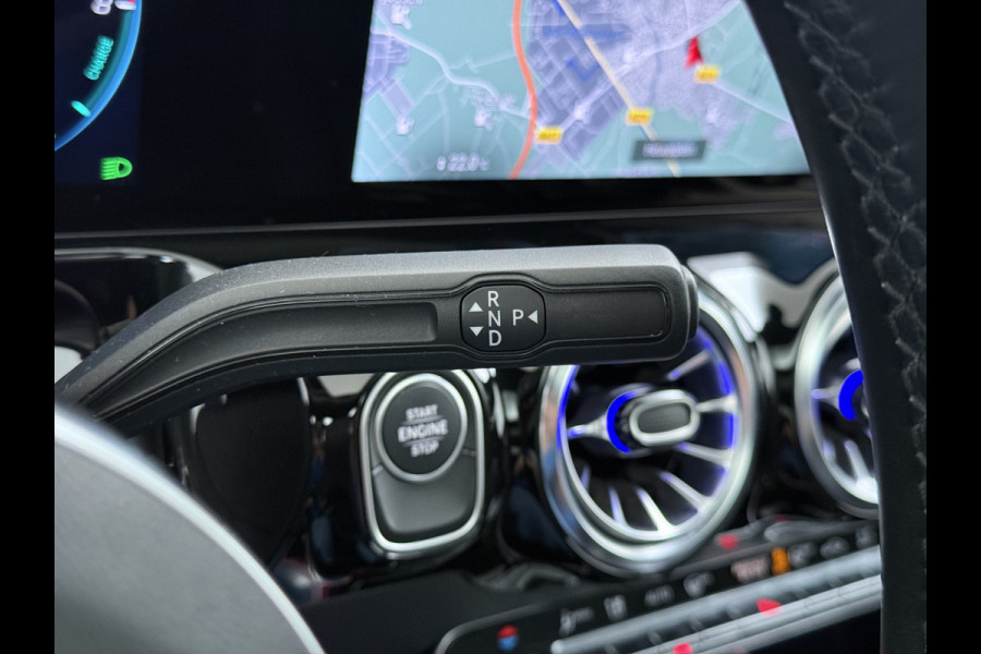Mercedes-Benz GLA 250e AMG // Trekhaak // Distronic // Headup Display // Memory // 360 Camera // Panoramadak // Leder // 20" LM // Sfeerverlichtin