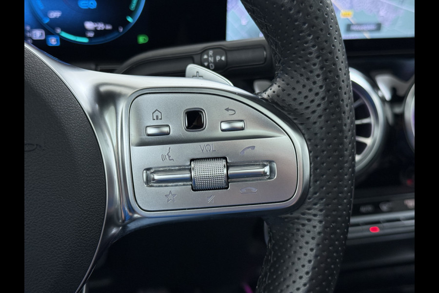 Mercedes-Benz GLA 250e AMG // Trekhaak // Distronic // Headup Display // Memory // 360 Camera // Panoramadak // Leder // 20" LM // Sfeerverlichtin