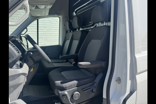 Volkswagen Crafter 35 2.0 TDI L3H3 Comfort Navigatie Carplay DAB All season banden Trekhaak Lat om lat