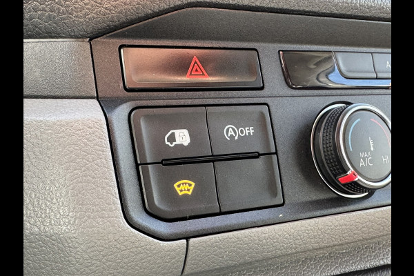 Volkswagen Crafter 35 2.0 TDI L3H3 Comfort Navigatie Carplay DAB All season banden Trekhaak Lat om lat