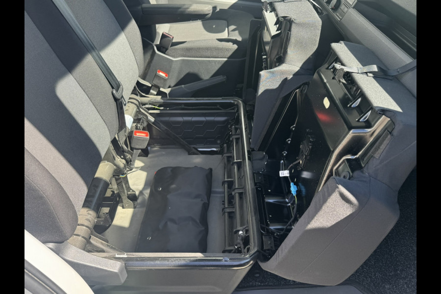 Volkswagen Crafter 35 2.0 TDI L3H3 Comfort Navigatie Carplay DAB All season banden Trekhaak Lat om lat