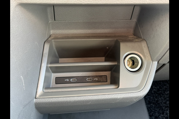 Volkswagen Crafter 35 2.0 TDI L3H3 Comfort Navigatie Carplay DAB All season banden Trekhaak Lat om lat