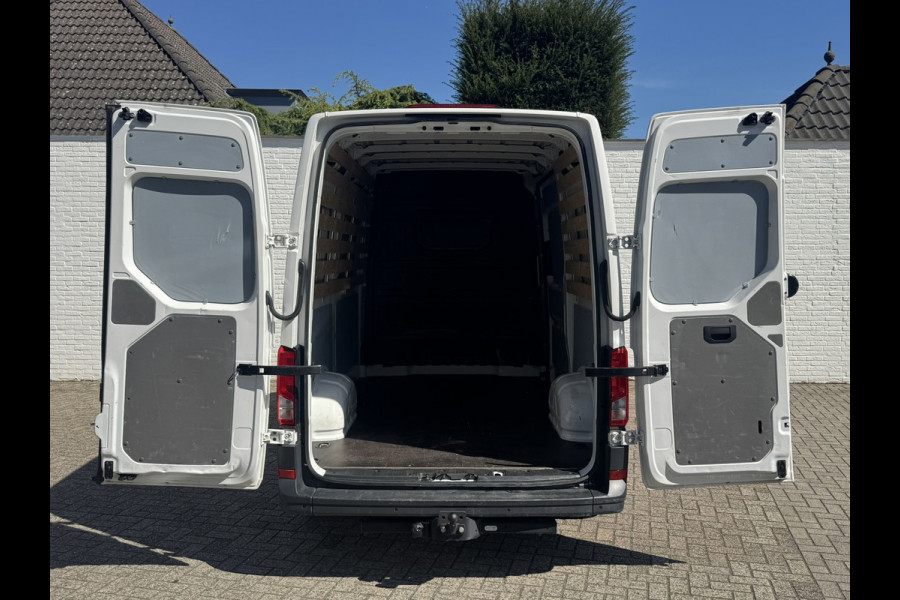 Volkswagen Crafter 35 2.0 TDI L3H3 Comfort Navigatie Carplay DAB All season banden Trekhaak Lat om lat