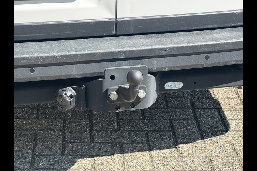 Volkswagen Crafter 35 2.0 TDI L3H3 Comfort Navigatie Carplay DAB All season banden Trekhaak Lat om lat