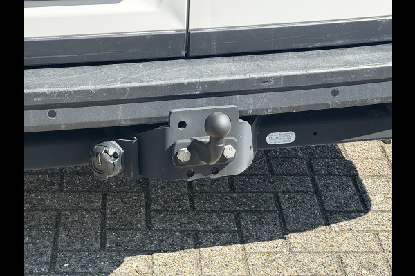 Volkswagen Crafter 35 2.0 TDI L3H3 Comfort Navigatie Carplay DAB All season banden Trekhaak Lat om lat