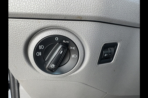 Volkswagen Crafter 35 2.0 TDI L3H3 Comfort Navigatie Carplay DAB All season banden Trekhaak Lat om lat