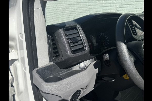 Volkswagen Crafter 35 2.0 TDI L3H3 Comfort Navigatie Carplay DAB All season banden Trekhaak Lat om lat