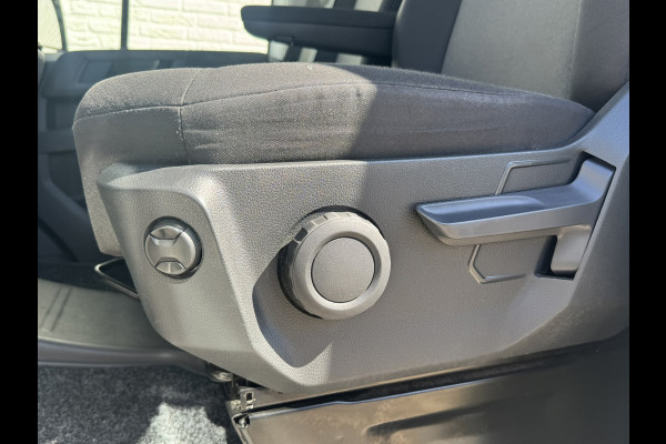 Volkswagen Crafter 35 2.0 TDI L3H3 Comfort Navigatie Carplay DAB All season banden Trekhaak Lat om lat
