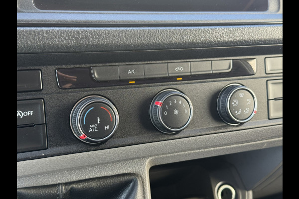 Volkswagen Crafter 35 2.0 TDI L3H3 Comfort Navigatie Carplay DAB All season banden Trekhaak Lat om lat