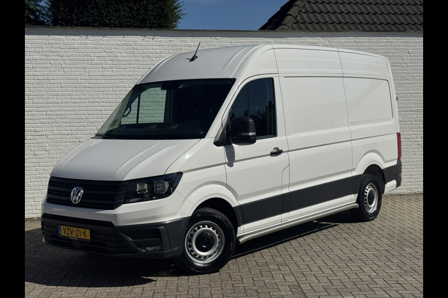 Volkswagen Crafter 35 2.0 TDI L3H3 Comfort Navigatie Carplay DAB All season banden Trekhaak Lat om lat