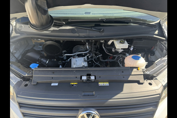 Volkswagen Crafter 35 2.0 TDI L3H3 Comfort Navigatie Carplay DAB All season banden Trekhaak Lat om lat