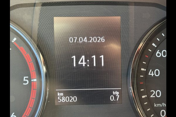 Volkswagen Crafter 35 2.0 TDI L3H3 Comfort Navigatie Carplay DAB All season banden Trekhaak Lat om lat