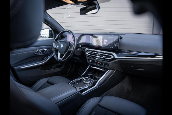 BMW 3 Serie Touring 320e - Sport l Panorama l ACC l 19'' l Led l Sfeerverlichting l Auto carplay