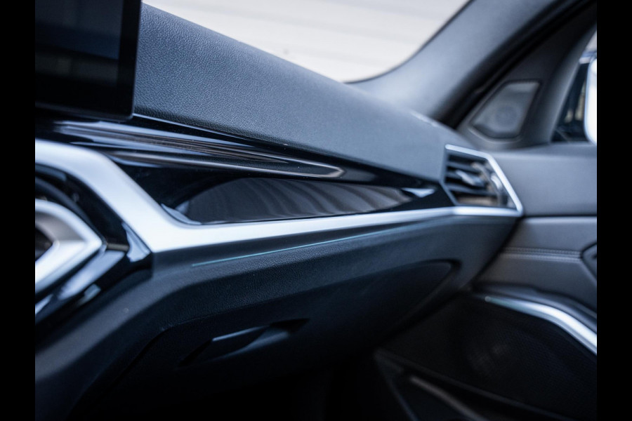 BMW 3 Serie Touring 320e - Sport l Panorama l ACC l 19'' l Led l Sfeerverlichting l Auto carplay