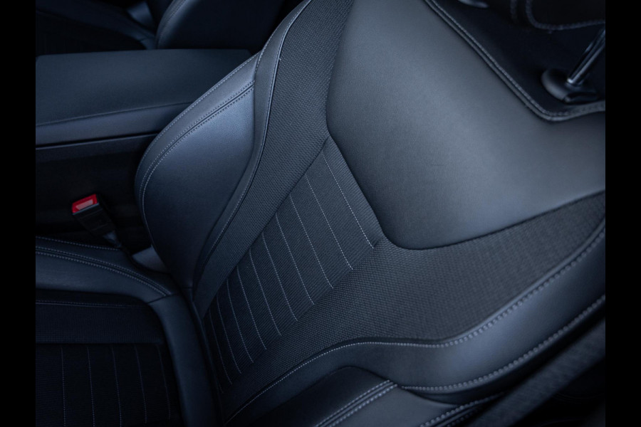 BMW 3 Serie Touring 320e - Sport l Panorama l ACC l 19'' l Led l Sfeerverlichting l Auto carplay