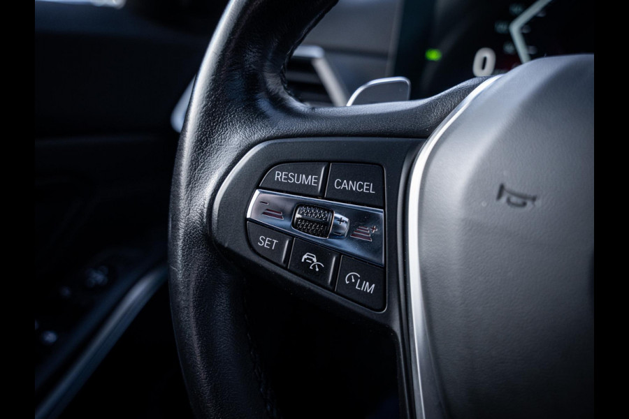 BMW 3 Serie Touring 320e - Sport l Panorama l ACC l 19'' l Led l Sfeerverlichting l Auto carplay