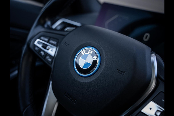 BMW 3 Serie Touring 320e - Sport l Panorama l ACC l 19'' l Led l Sfeerverlichting l Auto carplay