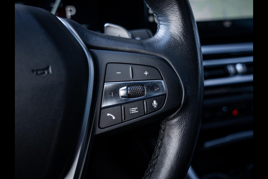 BMW 3 Serie Touring 320e - Sport l Panorama l ACC l 19'' l Led l Sfeerverlichting l Auto carplay