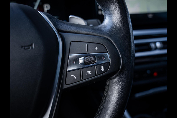 BMW 3 Serie Touring 320e - Sport l Panorama l ACC l 19'' l Led l Sfeerverlichting l Auto carplay