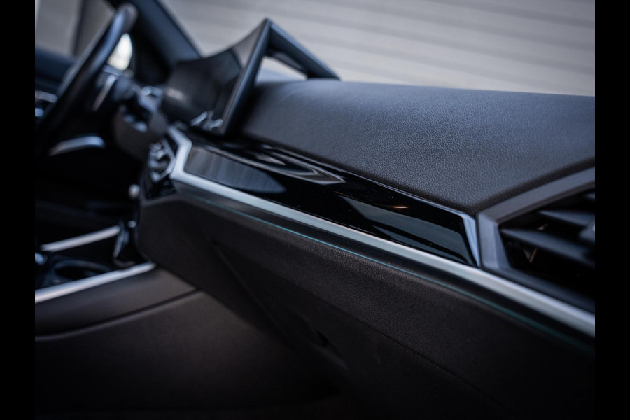 BMW 3 Serie Touring 320e - Sport l Panorama l ACC l 19'' l Led l Sfeerverlichting l Auto carplay