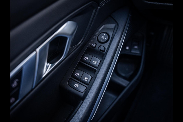 BMW 3 Serie Touring 320e - Sport l Panorama l ACC l 19'' l Led l Sfeerverlichting l Auto carplay