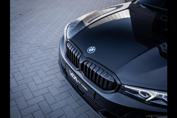BMW 3 Serie Touring 320e - Sport l Panorama l ACC l 19'' l Led l Sfeerverlichting l Auto carplay