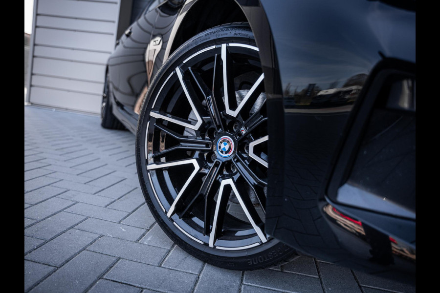 BMW 3 Serie Touring 320e - Sport l Panorama l ACC l 19'' l Led l Sfeerverlichting l Auto carplay