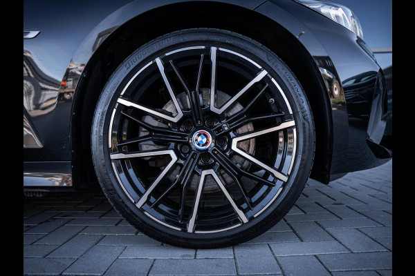 BMW 3 Serie Touring 320e - Sport l Panorama l ACC l 19'' l Led l Sfeerverlichting l Auto carplay