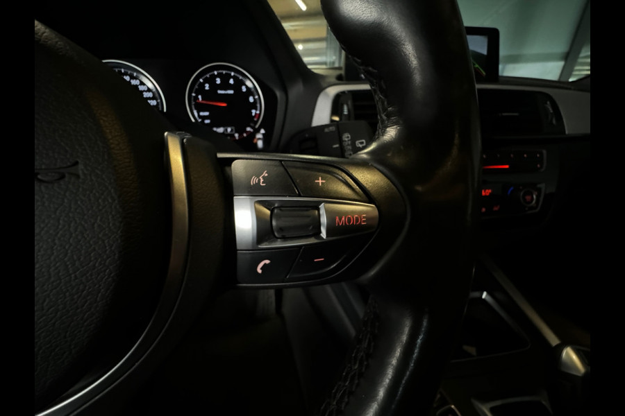 BMW 1-serie 120i High Executive M Sport Leer|Camera|Lane Assist