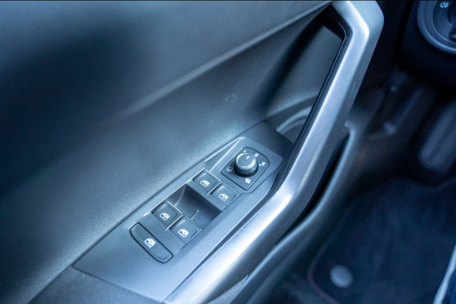 Volkswagen Polo 2.0 TSI GTI|Prijs rijklaar incl. 12 mnd garantie|DAB Carplay/Android auto LMV Stoelverwarming PDC Blindspot