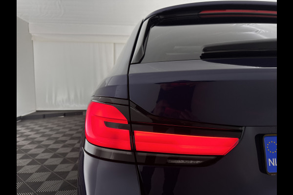 BMW 5 Serie Touring 530d M-Sportpack High Executive Edition (INCL-BTW) Aut. *PANO | LASERLIGHT | LEATHER | TOPVIEW | HARMAN/KARDON |  ADAPTIVE-CRUISE | BLINDSPOT | HEATED-COMFORTSEATS | KEYLESS | DAB | DIGI-COCKPIT | PRIVACY-GLASS | SHIFTPADDLES | ...