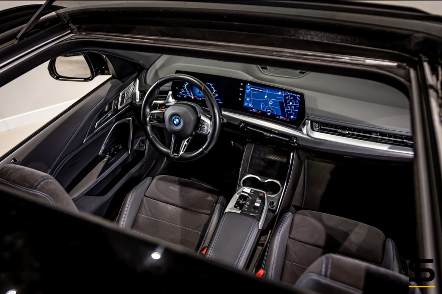 BMW iX1 XDrive30 Launch Edition 67 kWh|M-sport|Pano|H&K|NAP