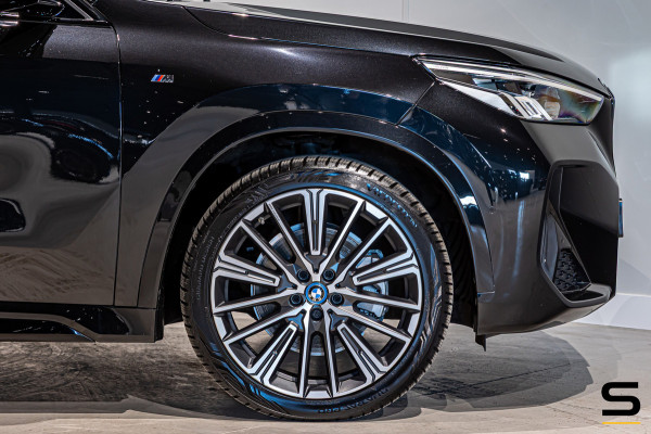 BMW iX1 XDrive30 Launch Edition 67 kWh|M-sport|Pano|H&K|NAP