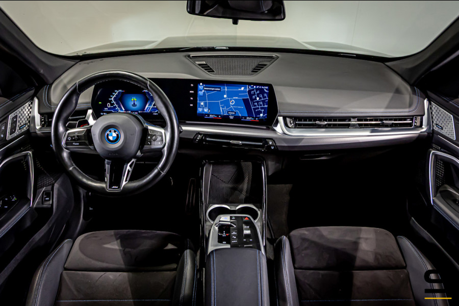 BMW iX1 XDrive30 Launch Edition 67 kWh|M-sport|Pano|H&K|NAP